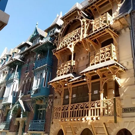 Apartamento Avec Balcon Au 1er étage Vue Latérale à 50 Mètres De La à Les Bains. *