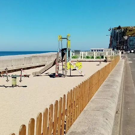 Avec Balcon Au 1er étage Vue Latérale à 50 Mètres De La à Les Bains. * Mers-les-Bains