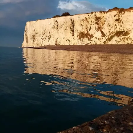 Avec Balcon Au 1er étage Vue Latérale à 50 Mètres De La à Les Bains. Apartamento Mers-les-Bains